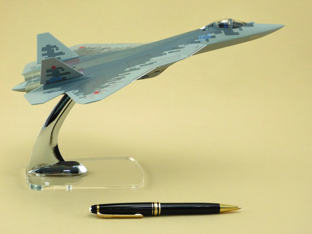 Модель самолета Су-57 (М1:72, 054, Пиксели)