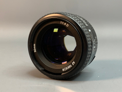 Nikon 50mm 1.4D AF Nikkor, внутри пыль, скол на резьбе