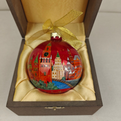 Шар новогодний с круговой росписью Палех "Москва. Большой театр" на красном в футляре