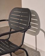 Стул для улицы Brai с подлокотниками из оцинкованной стали тёмно-серого цвета