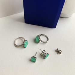 Серебряное кольцо со светло-зеленым изумрудным кварцем и фианитами