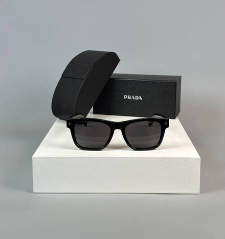 Очки Prada