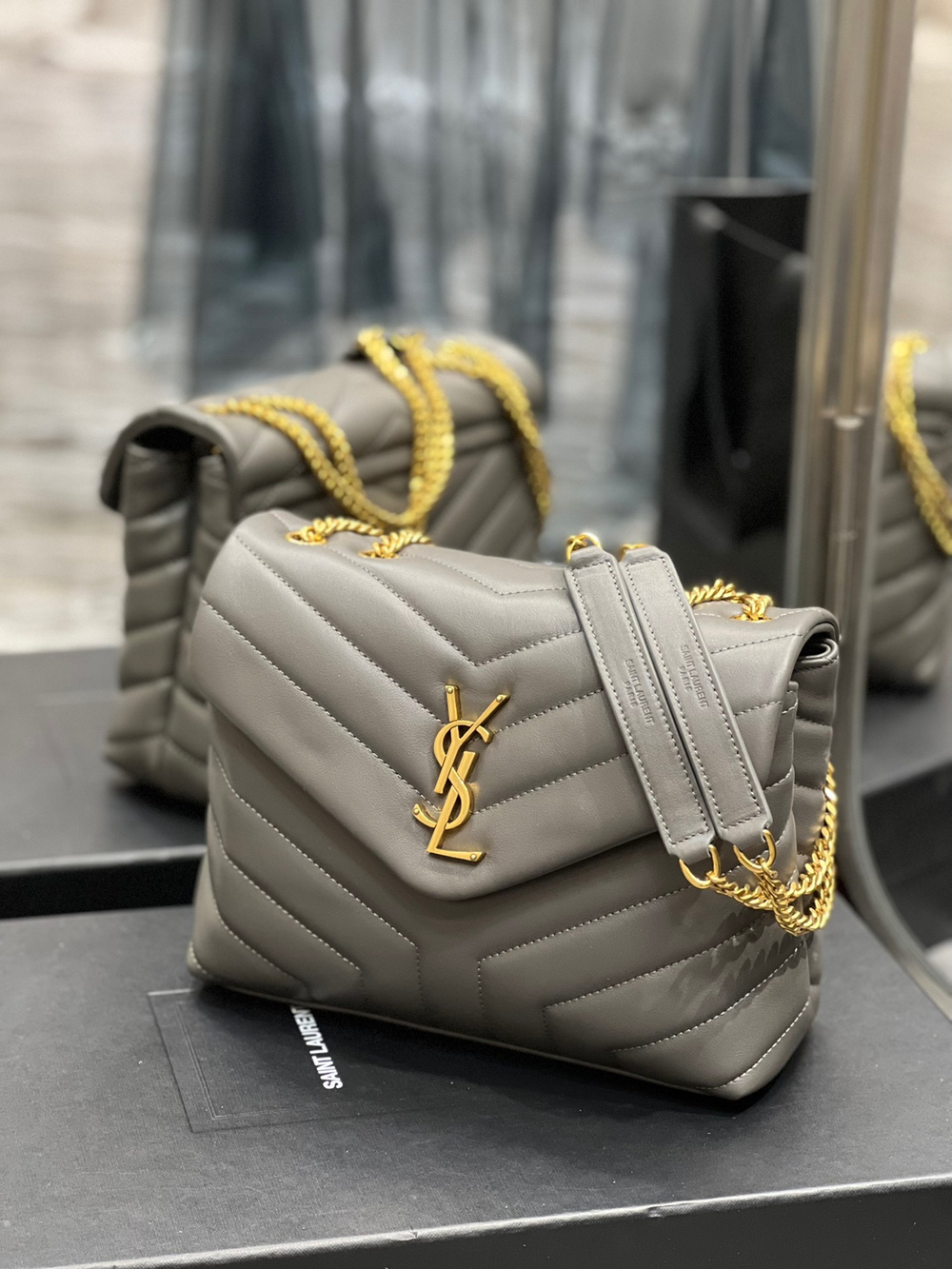 Saint Laurent Loulou 25 cm