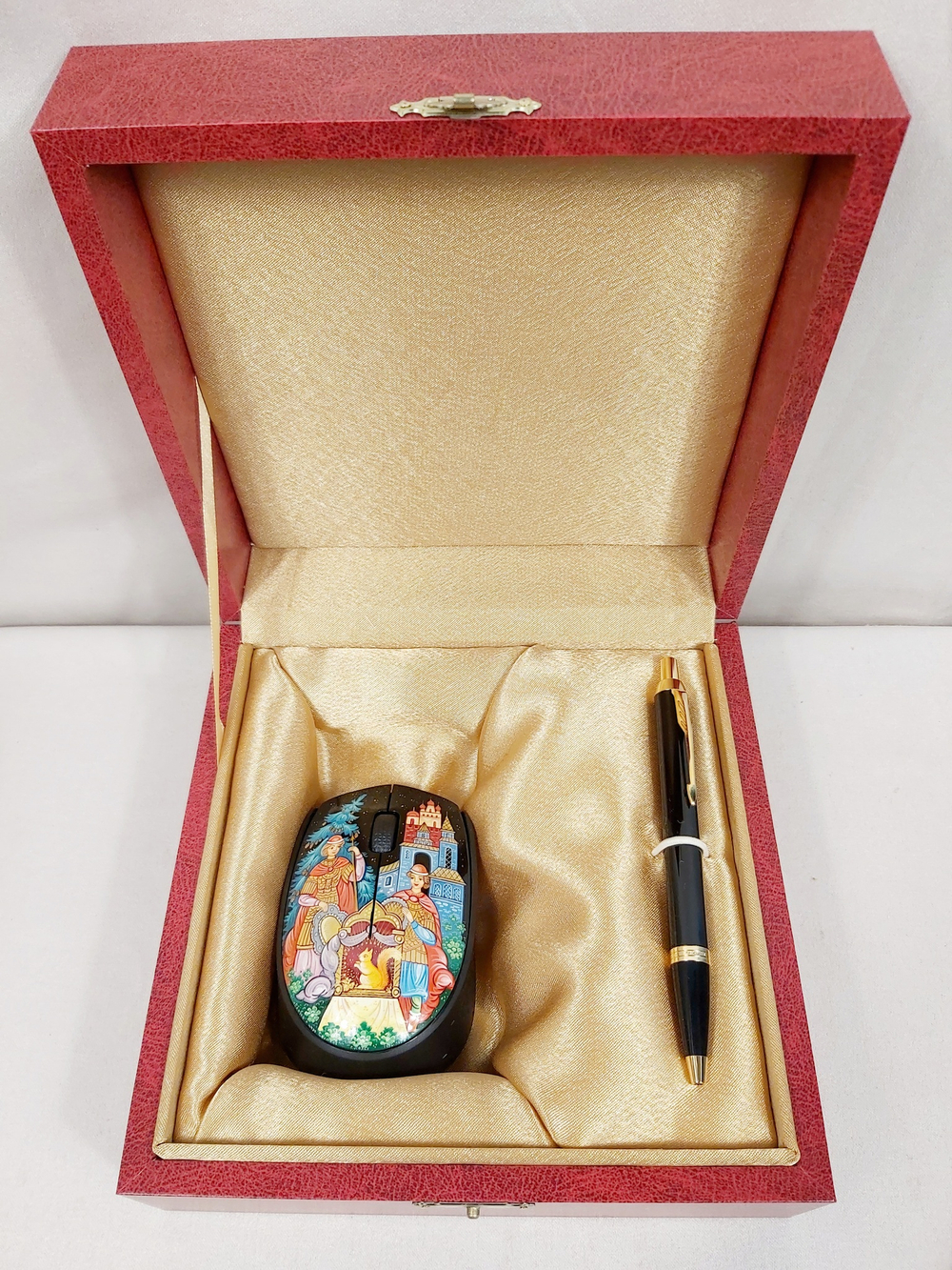 Набор сувенирный мышь компьютерная "Сказка о царе Салтане" с росписью Палех и шариковая авторучка Parker