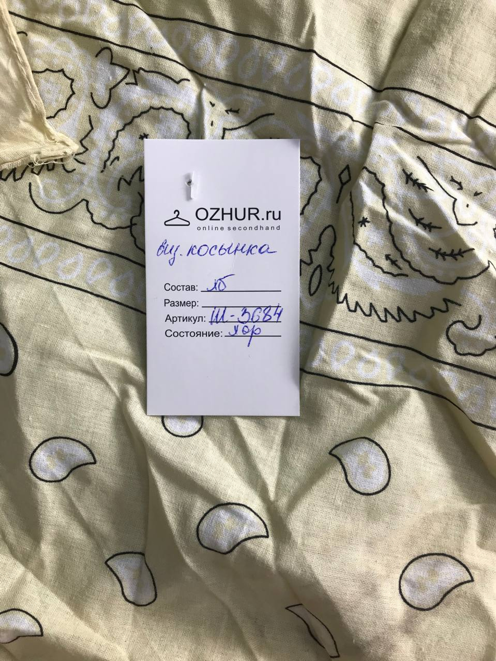 Косынка светлого оттенка