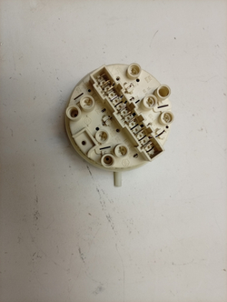 FE925N кт21 Датчик уровня (прессостат) для стиральных машин AEG Electrolux Zanussi 132141940 б/у
