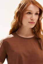 23510 Футболка женская (коричневый)