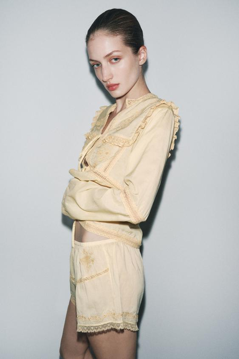 ZARA ШОРТЫ С ВЫШИВКОЙ, ЦВЕТАМИ И КРУЖЕВОМ — LIMITED EDITION, ЖЕЛТЫЙ