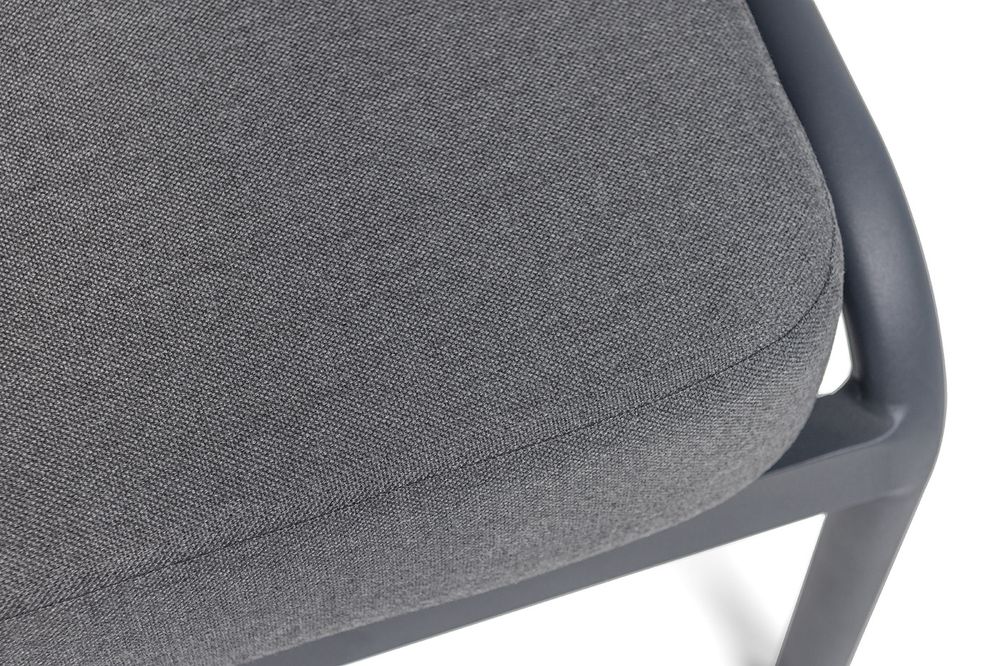 "Ронда" кресло плетеное из роупа, каркас алюминий темно-серый (RAL7024) муар, роуп серый 40 мм tex, ткань темно-серая 027
