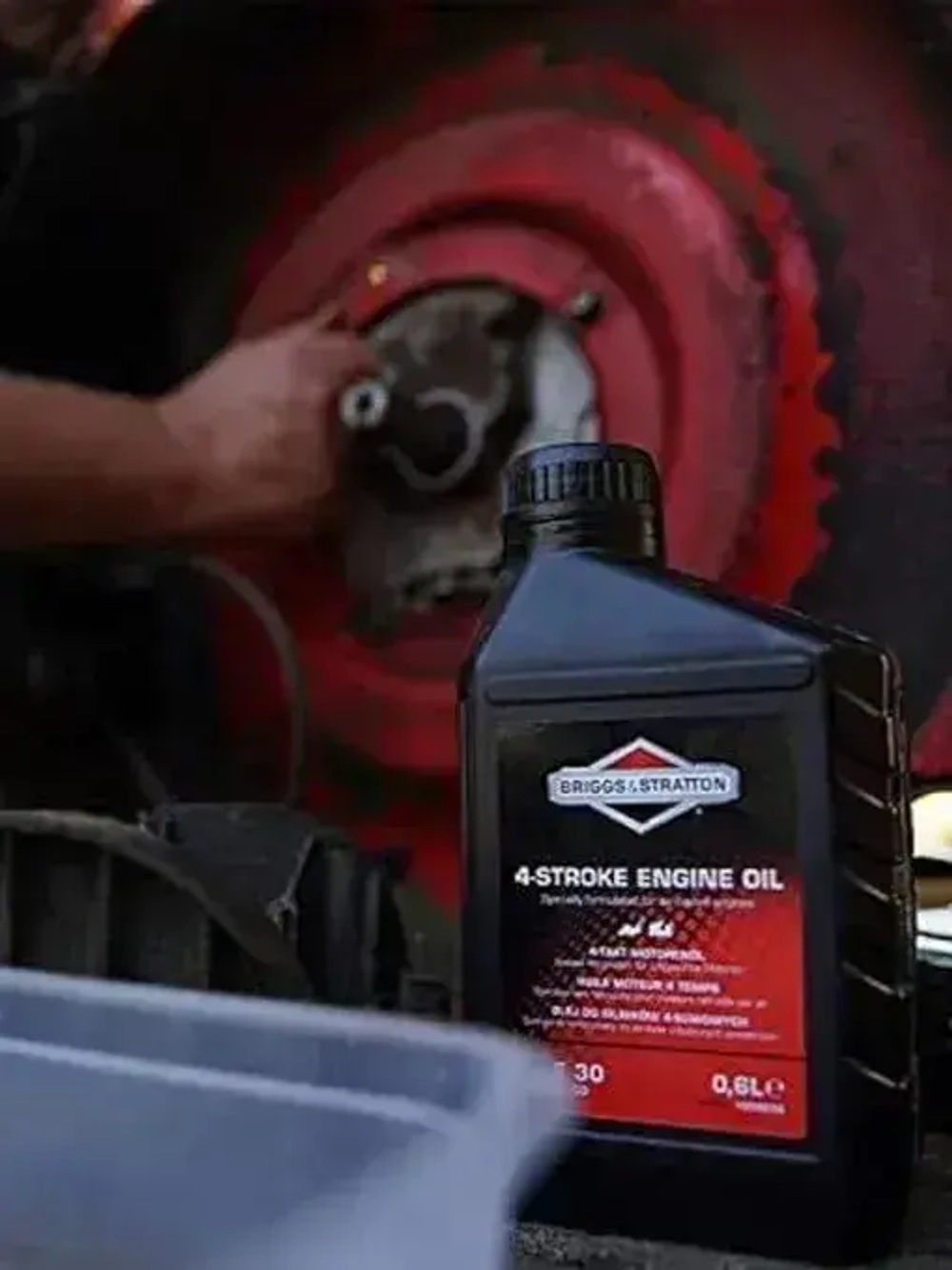 Масло моторное для четырехтактных двигателей 4Т SAE 30 Briggs & Stratton канистра 600мл.