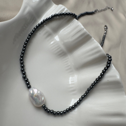 Чокер «Графит и Перламутр» из гематита с барочной жемчужиной
