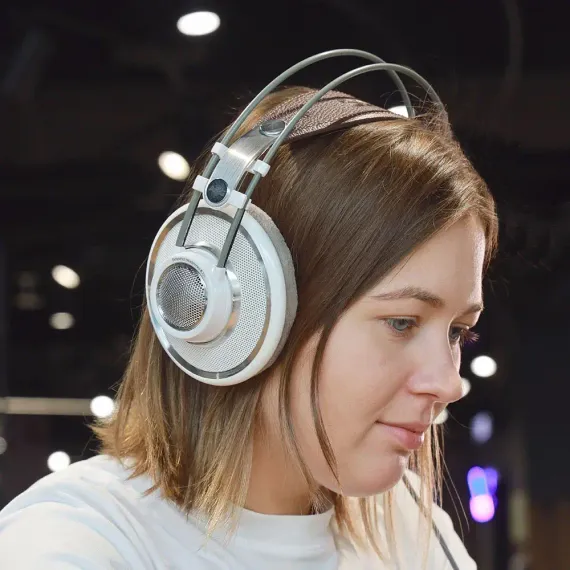 AKG K701