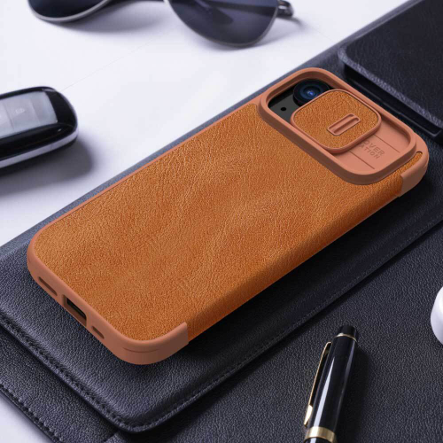 Кожаный чехол книжка коричневого цвета от Nillkin для iPhone 15, серия Qin Pro Leather с защитной шторкой для камеры