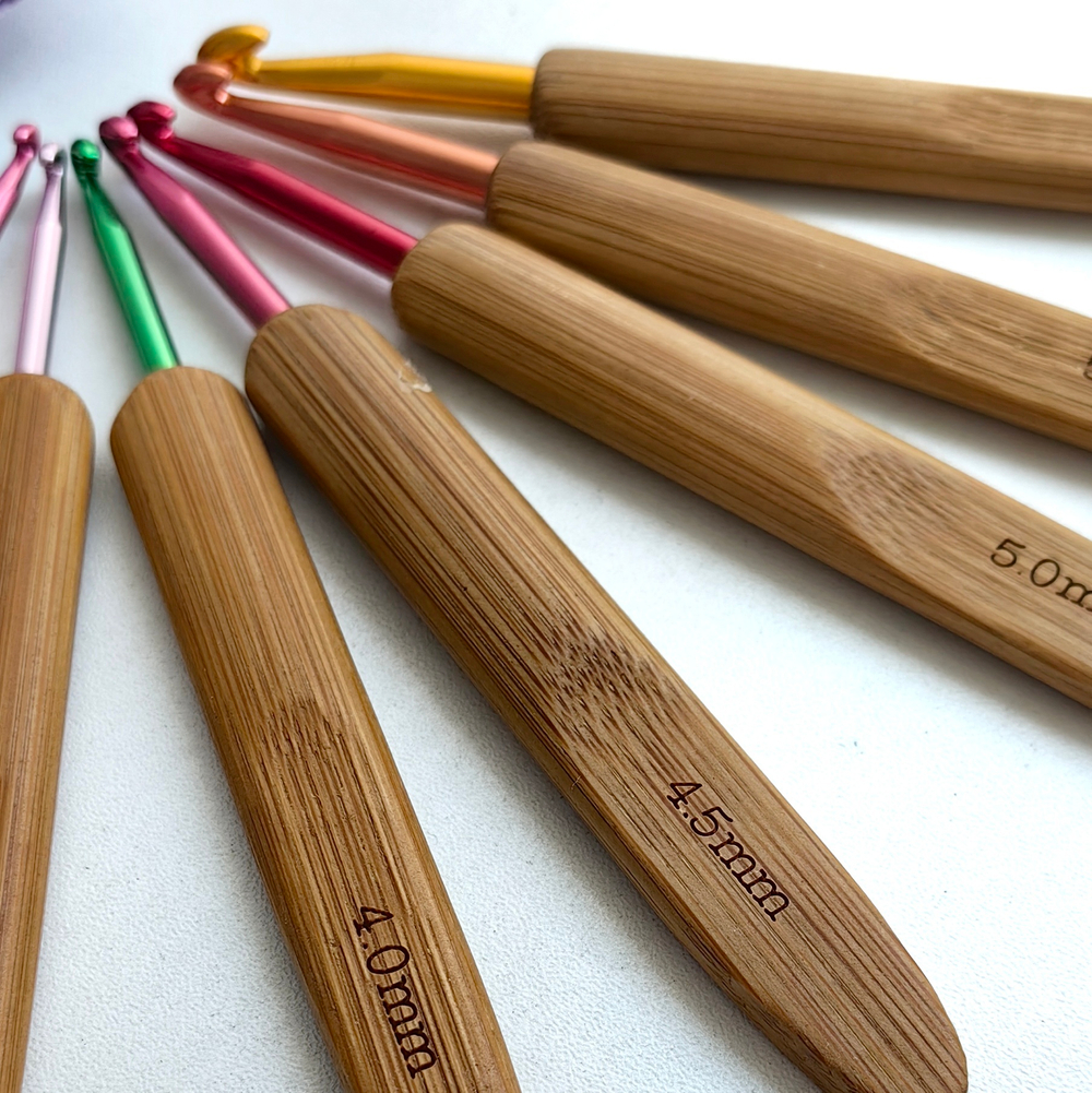 Набор крючков для вязания, с бамбуковыми ручками, d = 2-6 мм, 13,5 см, 9 шт