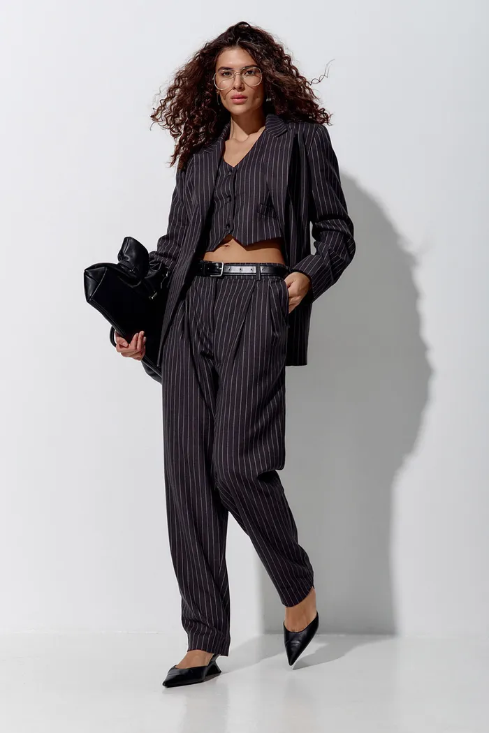 Брюки бананы в полоску темно-серого цвета