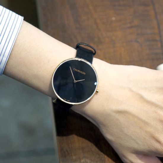 Женские швейцарские часы Calvin Klein K8Y236C1