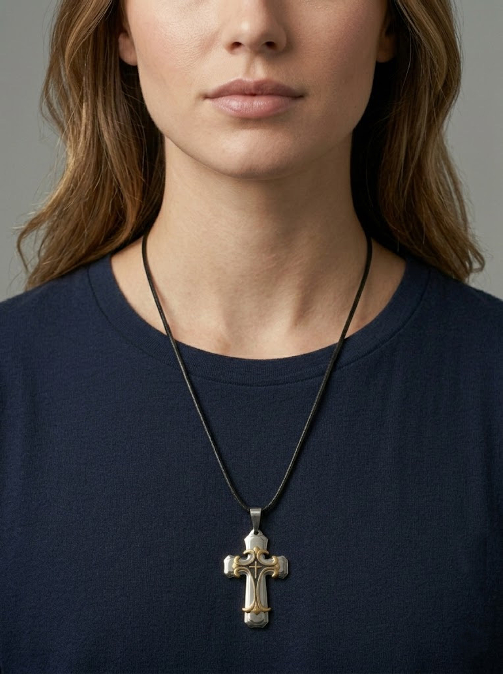 Крупный массивный крест из нержавеющей стали