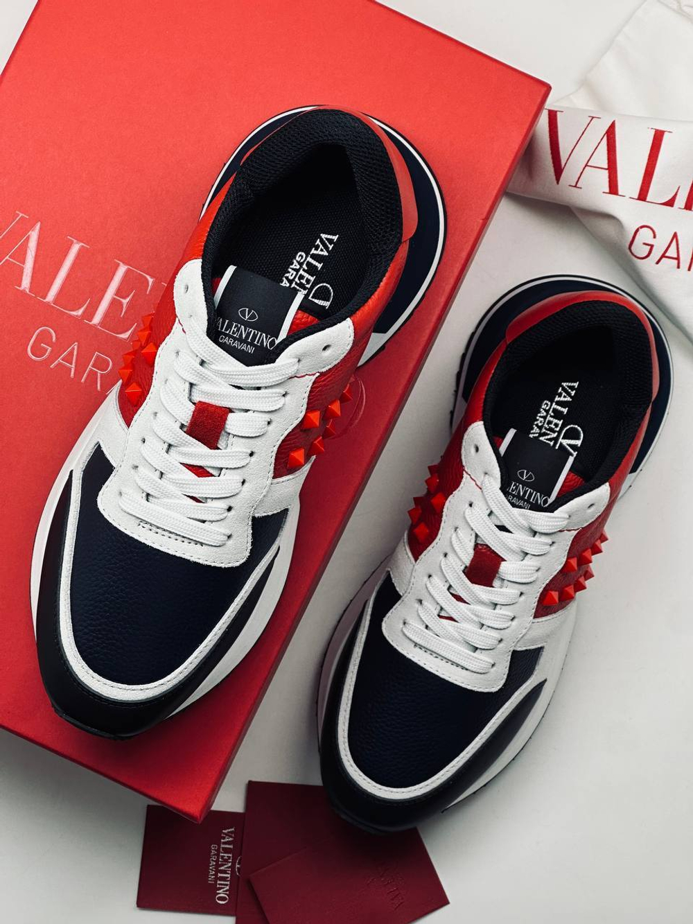 Кроссовки Valentino