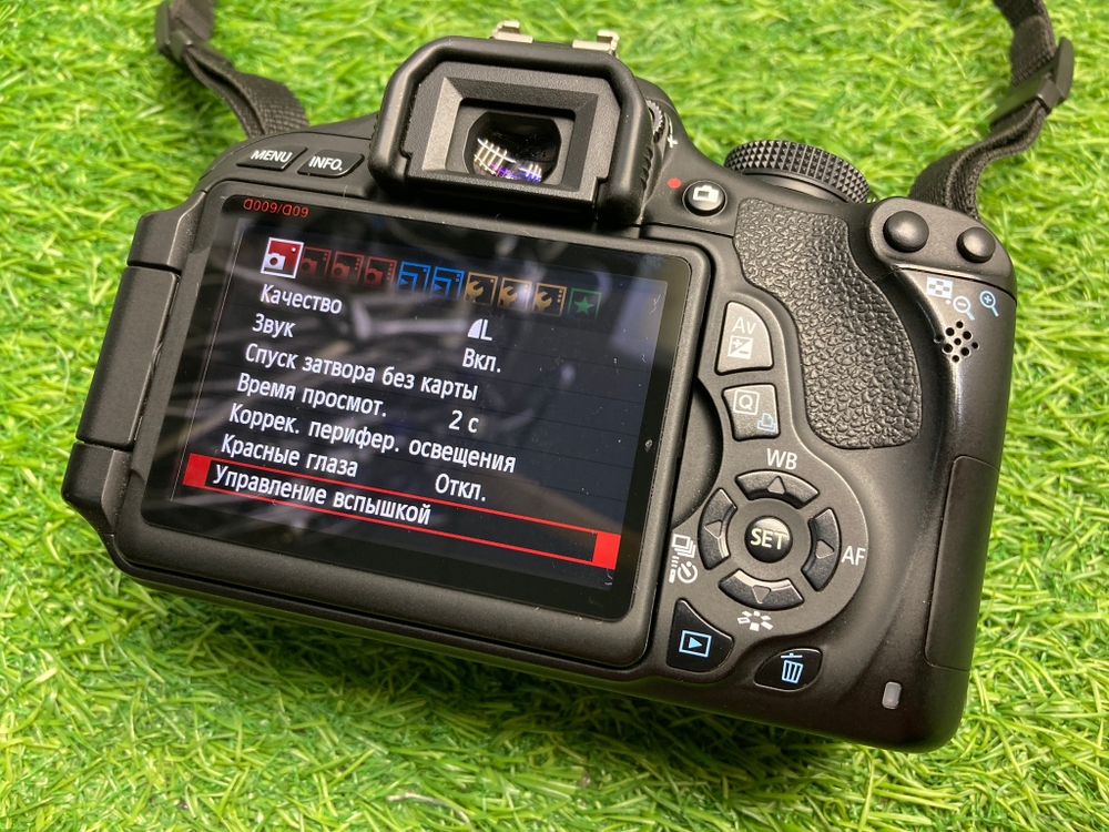 Canon 600D Kit 18-55mm 3.5-5.6 IS STM 9700 кадров