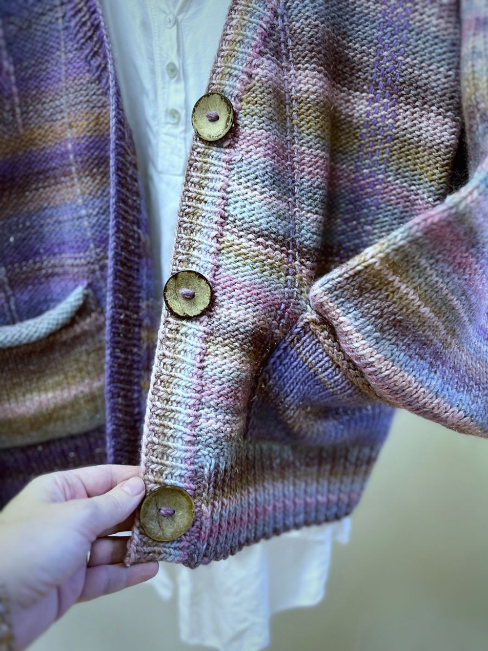 Вязаный кардиган оверсайз с V вырезом Spark на пуговицах