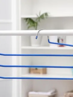 Вешалка для брюк 3-х уровневая Доляна, 35×25 см, антискользящее покрытие, цвет МИКС