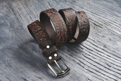 Ремень из крупной текстурной итальянской кожи, цвет «кофейный», хромированная пряжка