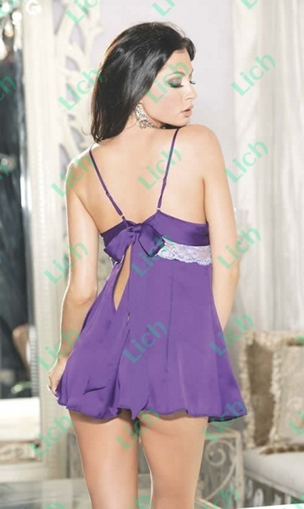 Атласная сорочка с кружевными оборками