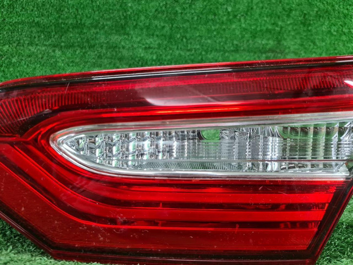 Фонарь правый внут Toyota Camry xv70 17-нв галоген