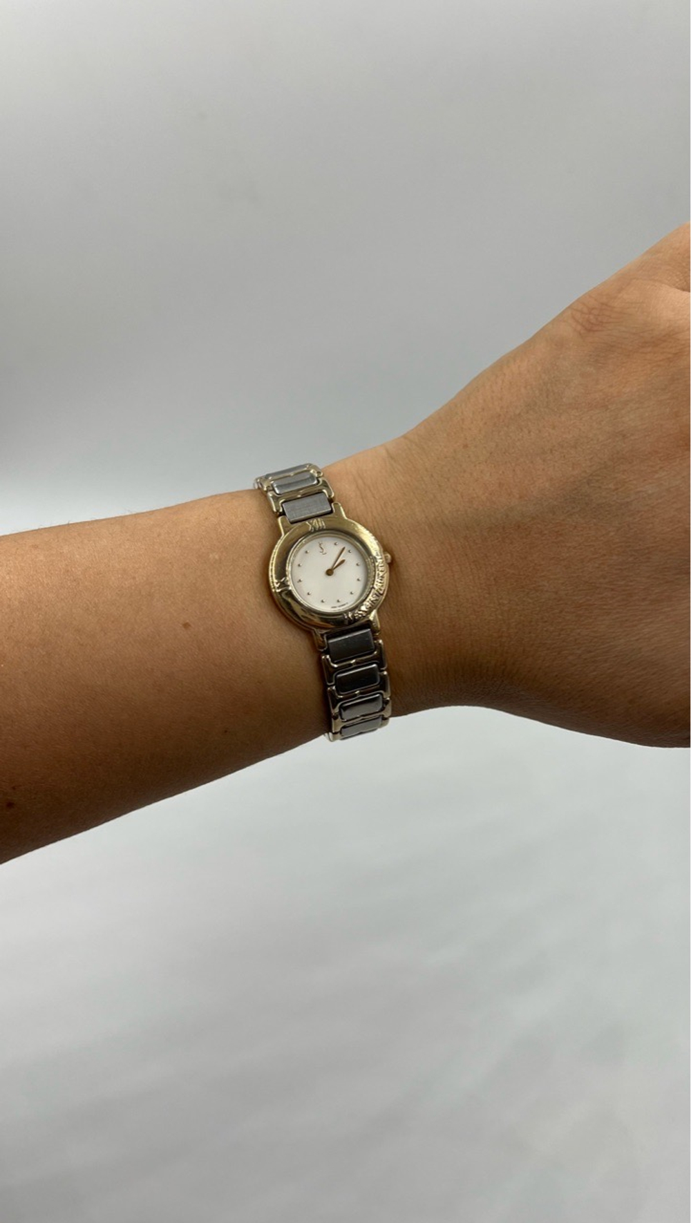 Часы Yves Saint Laurent (только онлайн)