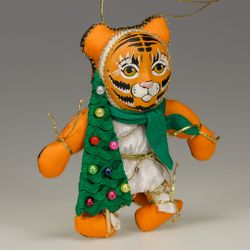 Ёлочная игрушка Тигр с аксессуаром