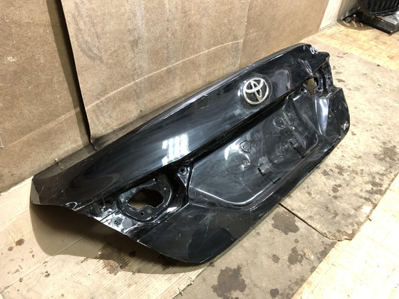 Крышка багажника Toyota Camry (XV70) 18-21 Б/У Оригинал 6440133760
