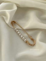 Брошь золотистая  "Булавка" подвижный жемчуг 7 см