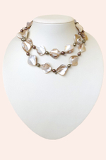 Бусы из жемчуга и перламутра