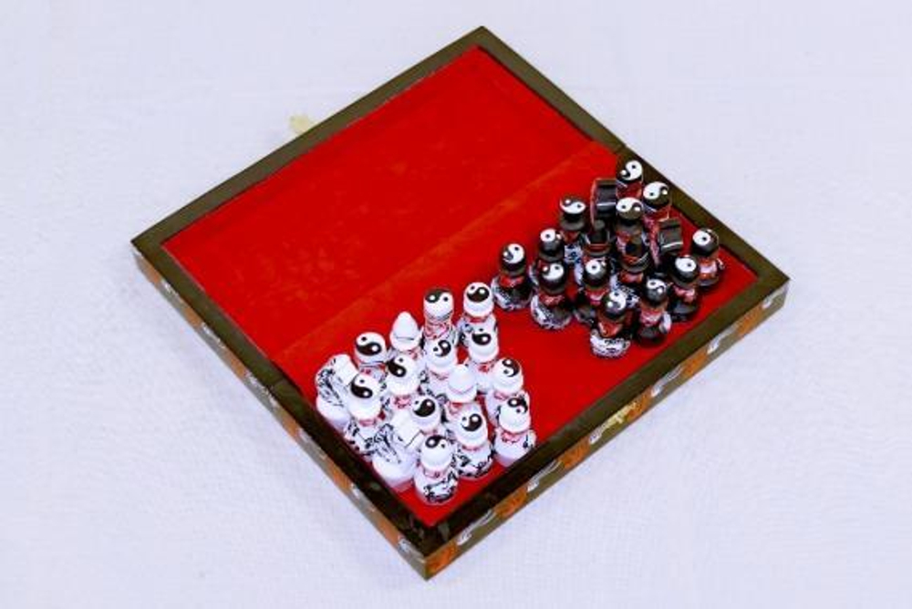 Шахматы походные "Инь-Янь" миниатюра