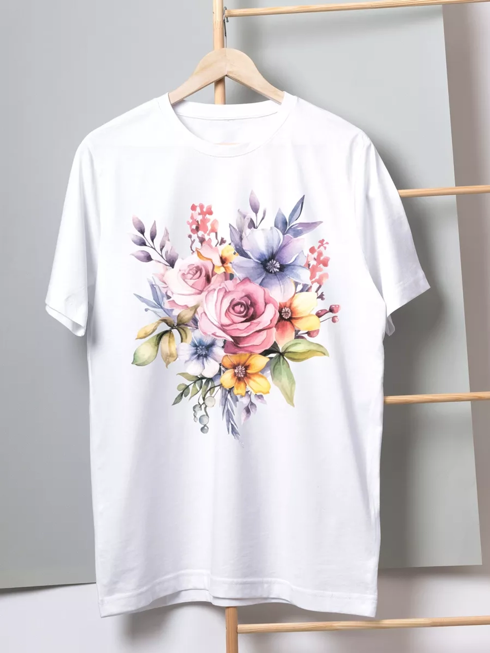 Футболка тренд 2024 с цветочным принтом