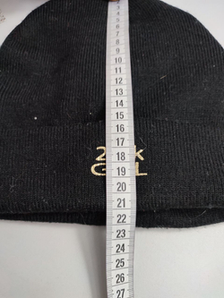 Шапка Zara с надписью