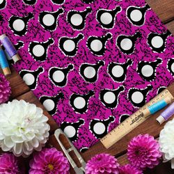 Ткань мембрана чёрно0белые кегли на розовом фоне