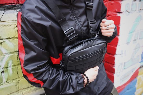 Сумка ТАЙНА нагрудная экокожа черный