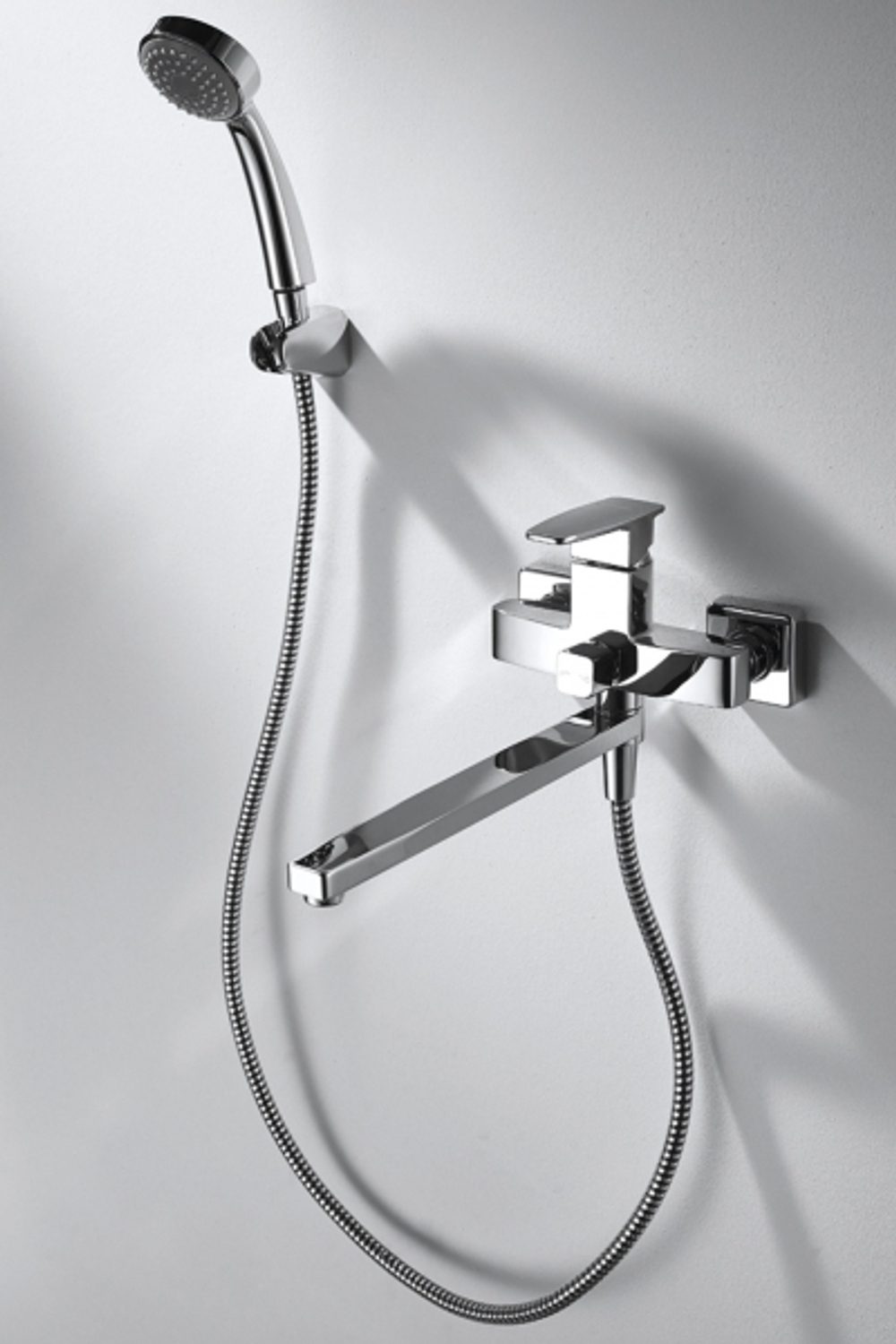 Смеситель для ванны с длинным изливом и душевой лейкой Bravat Riffle F672106C-B