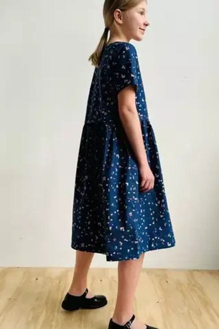 Платье с кулиской синее с принтом укороченное