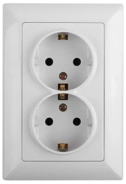 Розетка Intro Solo 4-205-01 с заземлением двойная 2X2P+E Schuko 16А-250В IP20 скрытой установки белая
