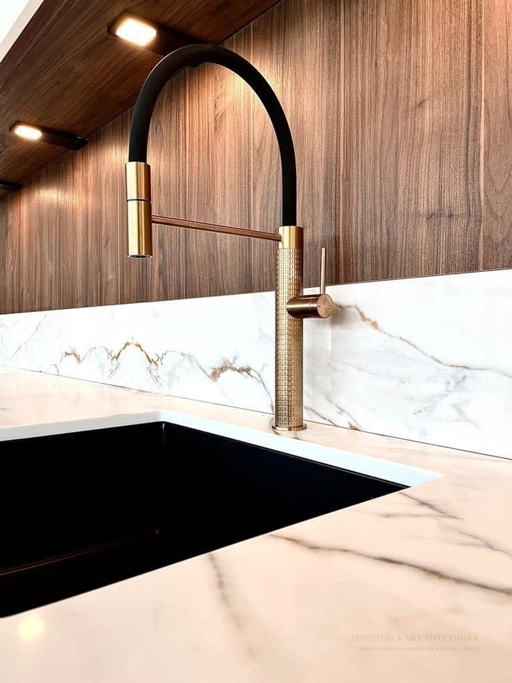 Cмеситель для кухни Gessi 316, полупрофессиональный, поворотный, с выдвижным душем, h480х269 мм, цвет Warm Bronze Brushed