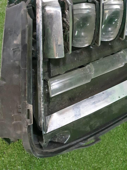 Битая Фара правая Cadillac Escalade 4 (2014-2020) LED