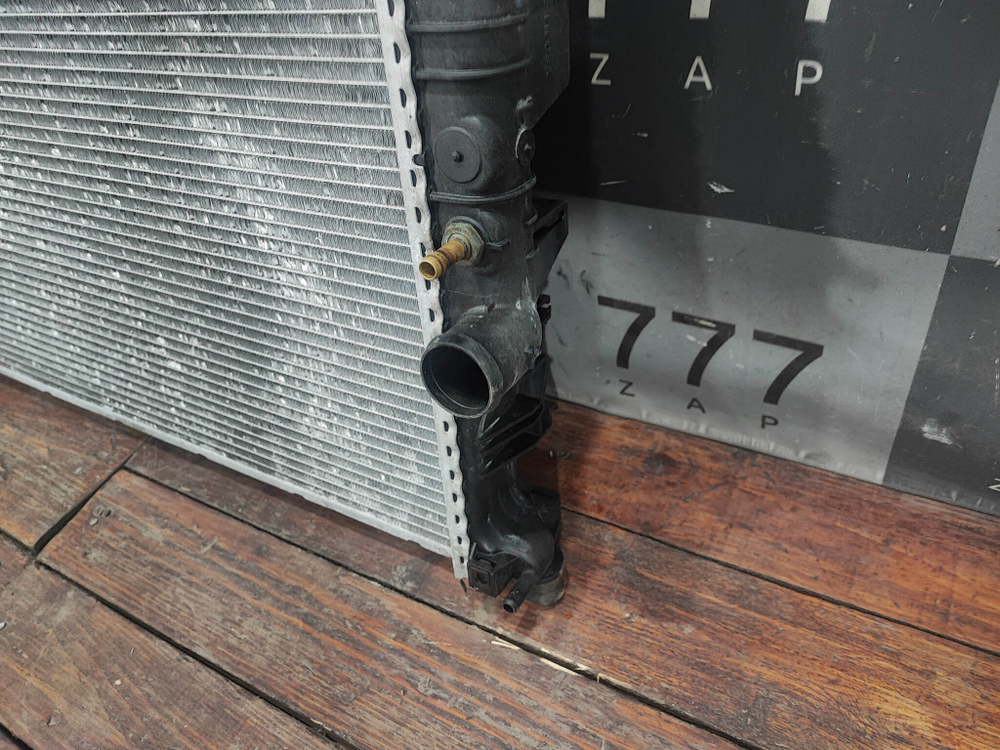 Радиатор двигателя Mercedes W164 X164 W251 Б/У Оригинал A2515000303