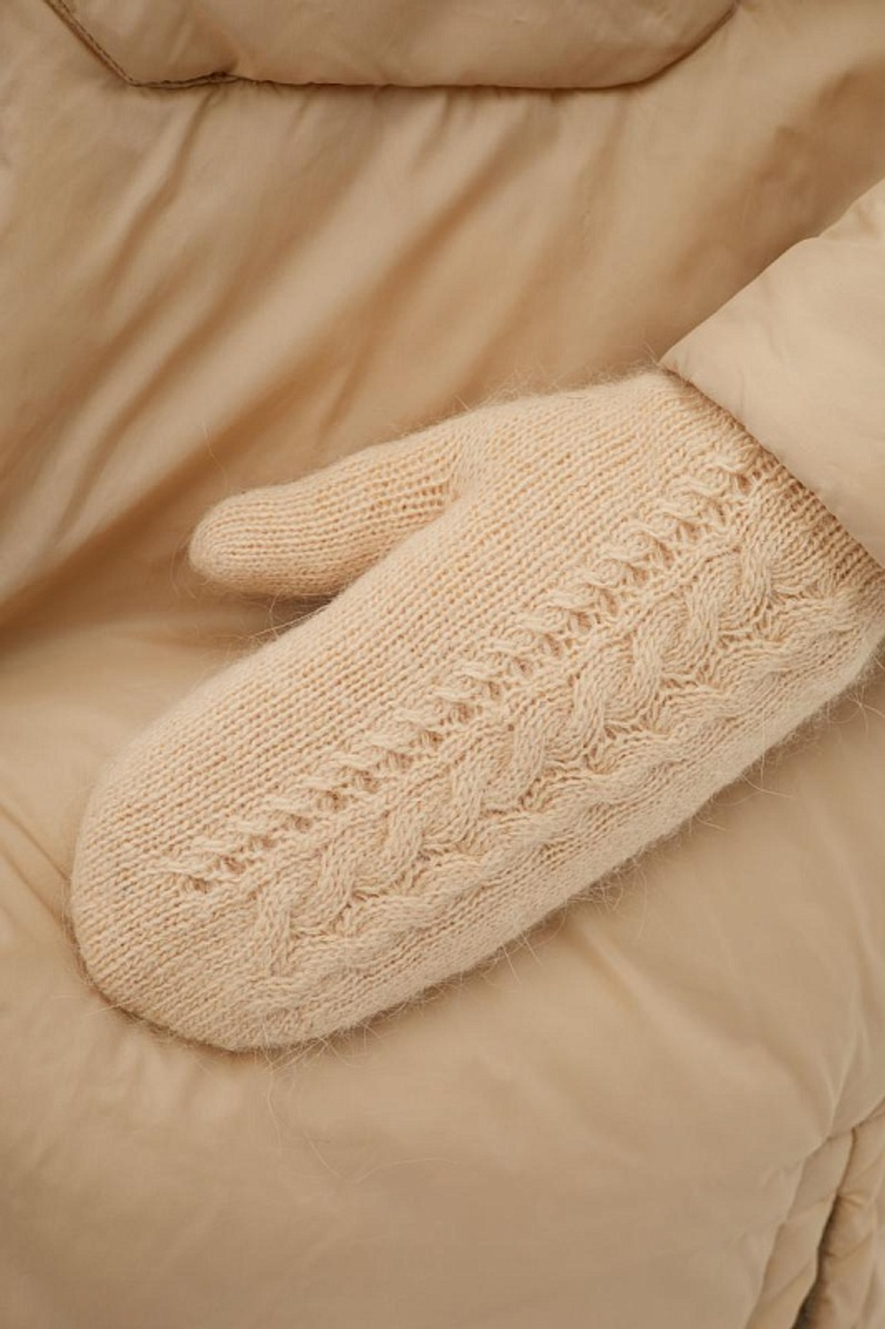 Варежки В028-08 бежевый