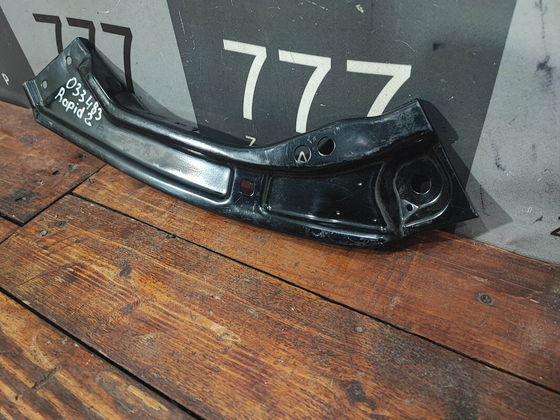 Кронштейн передней панели левый Skoda Rapid 2 20-нв Б/У Оригинал 60U805931