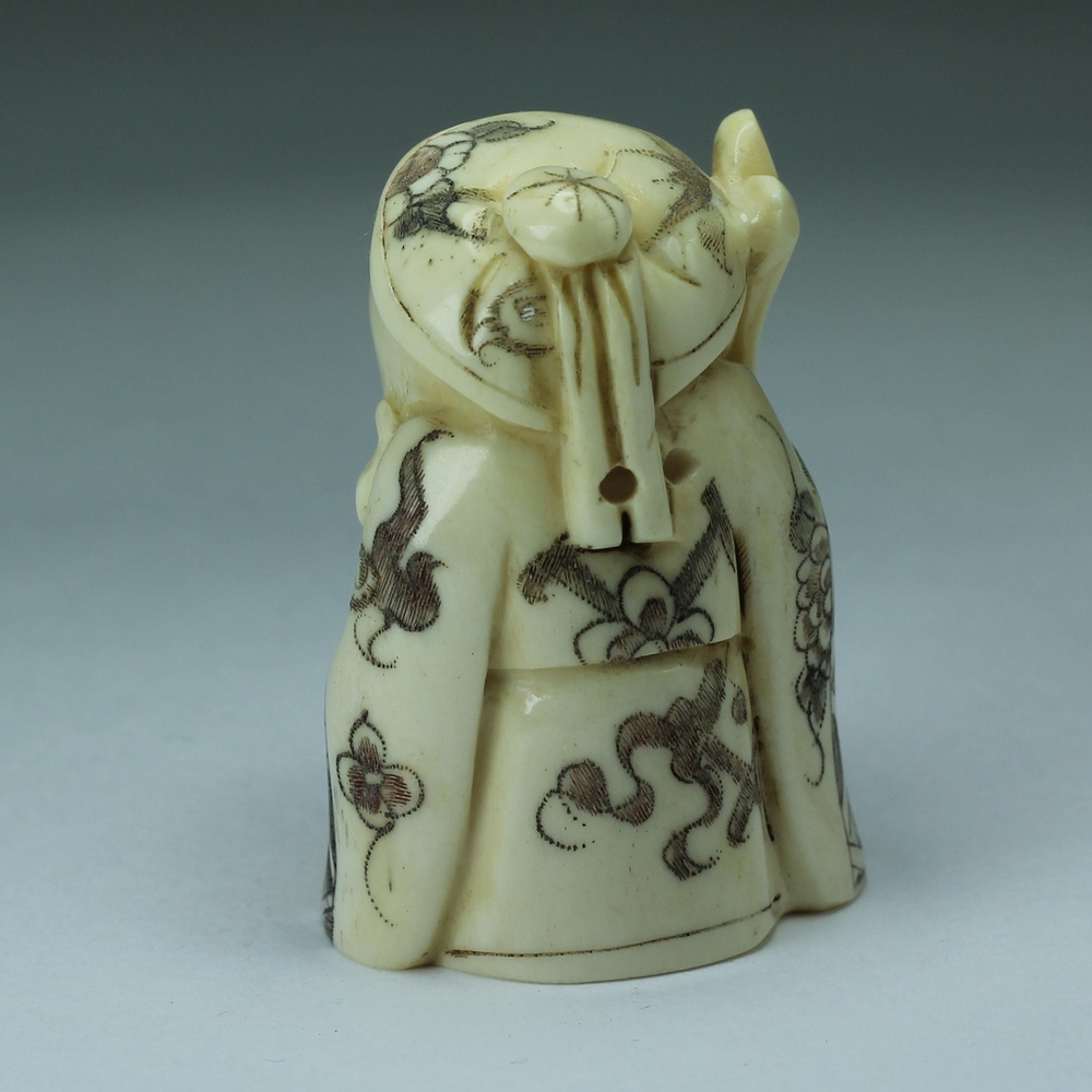 Нэцкэ Шоусин в шапочке с посохом и персиком