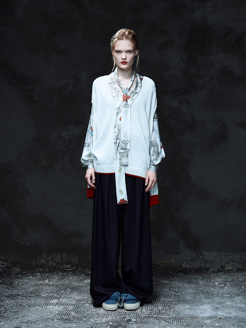 Свитер с разрезами на плечах OLA OLA