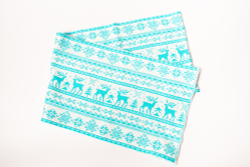 Вязаный шарф бело-бирюзовый с карельскими узорами