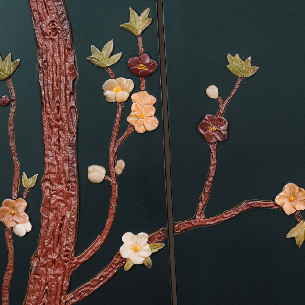 Ширма с резными композициями